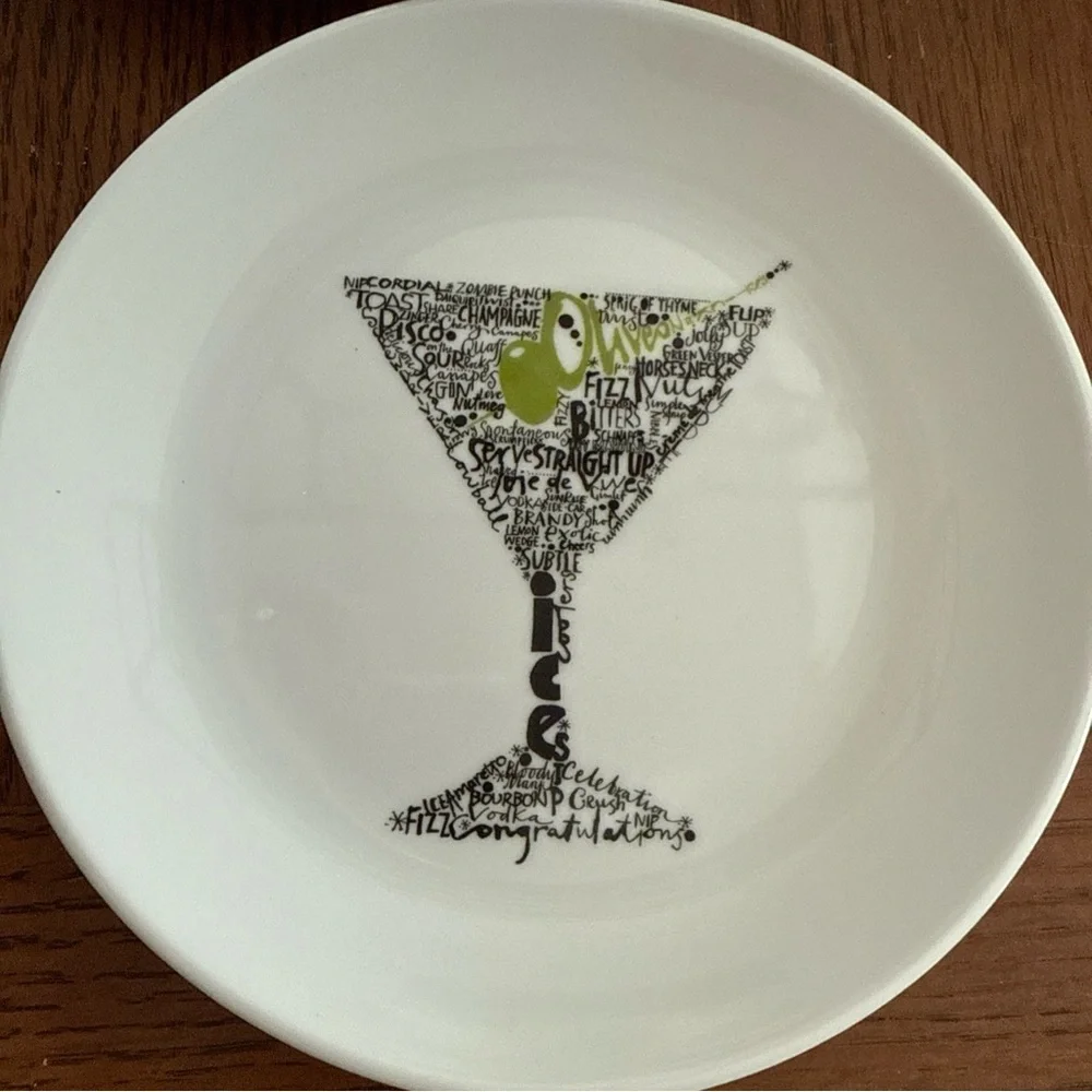 Crate&Barrel White Cocktail Graphic Plate Set